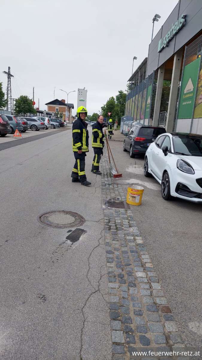 Foto 6, 21.05.2024, Schadstoffeinsatz - Betriebsmittelaustritt aus PKW