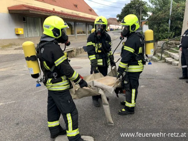 Foto 8, 03.09.2019, Atemschutzübung - Gärgasunfall in Weinkeller