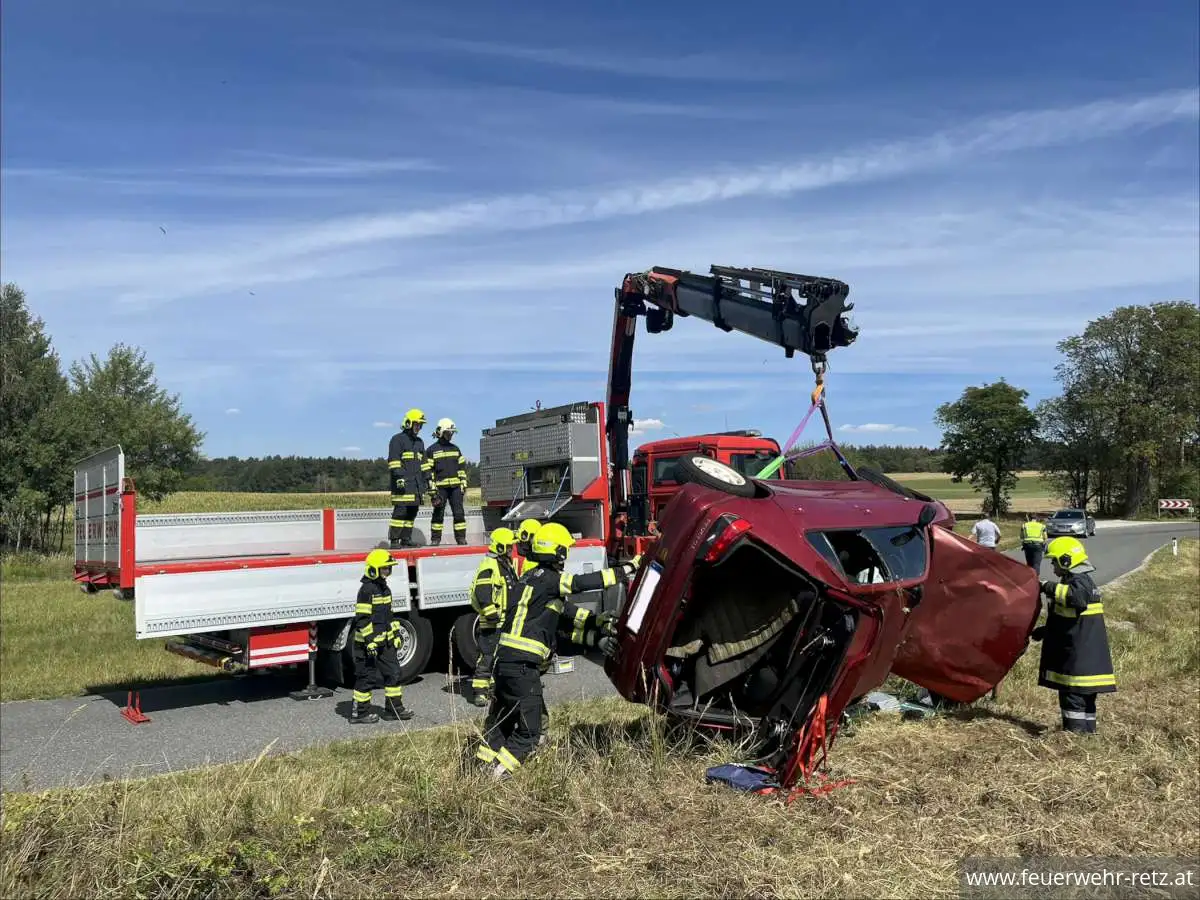 Foto 3, 24.08.2026, Technischer Einsatz - Fahrzeugbergung