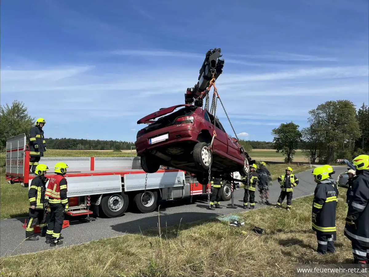 Foto 5, 24.08.2026, Technischer Einsatz - Fahrzeugbergung