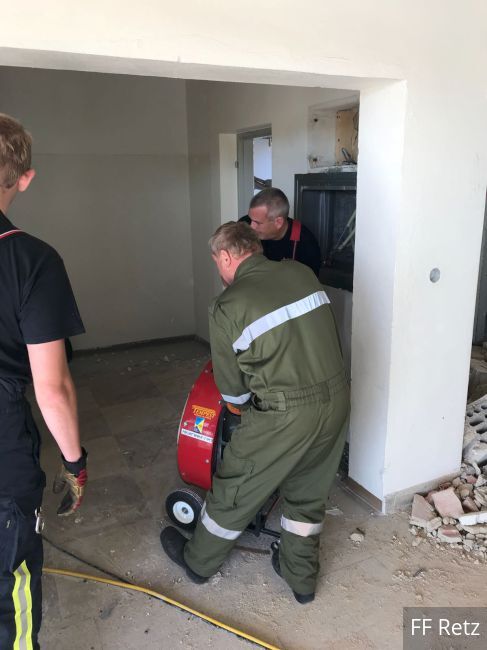 Foto 4, 20.08.2018, Übung Druckbelüfter - Einsatzmöglichkeiten und Anwendung Foto 4, 20.08.2018, Übung Druckbelüfter - Einsatzmöglichkeiten und Anwendung