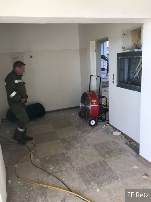 Foto 5, 20.08.2018, Übung Druckbelüfter - Einsatzmöglichkeiten und Anwendung Foto 5, 20.08.2018, Übung Druckbelüfter - Einsatzmöglichkeiten und Anwendung