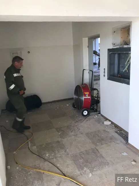 Foto 5, 20.08.2018, Übung Druckbelüfter - Einsatzmöglichkeiten und Anwendung