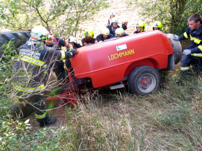 Foto 2, 02.08.2018, Technischer Einsatz - Traktorbergung in Kleinhöflein