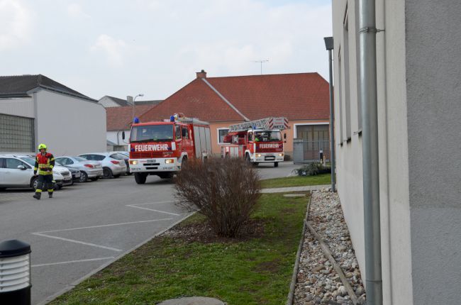 Foto 3, 26.03.2018, Übung in Betreuungseinrichtung - Zimmerbrand im Werkstättenbereich